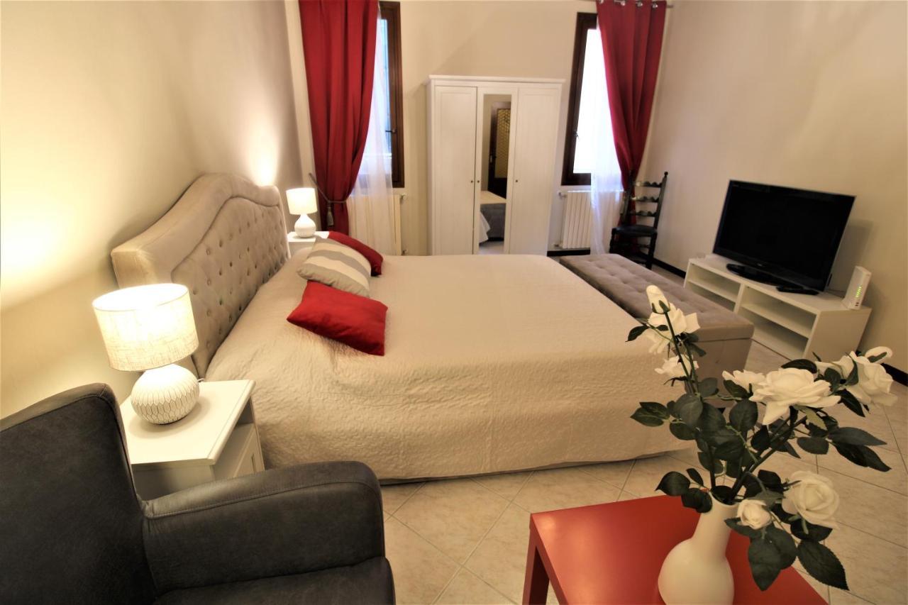 Central And Spacious Apartment Венеция Экстерьер фото